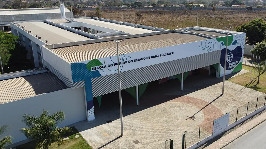 Foto da fachada da Escola do Futuro do Estado de Goiás Luiz Rassi