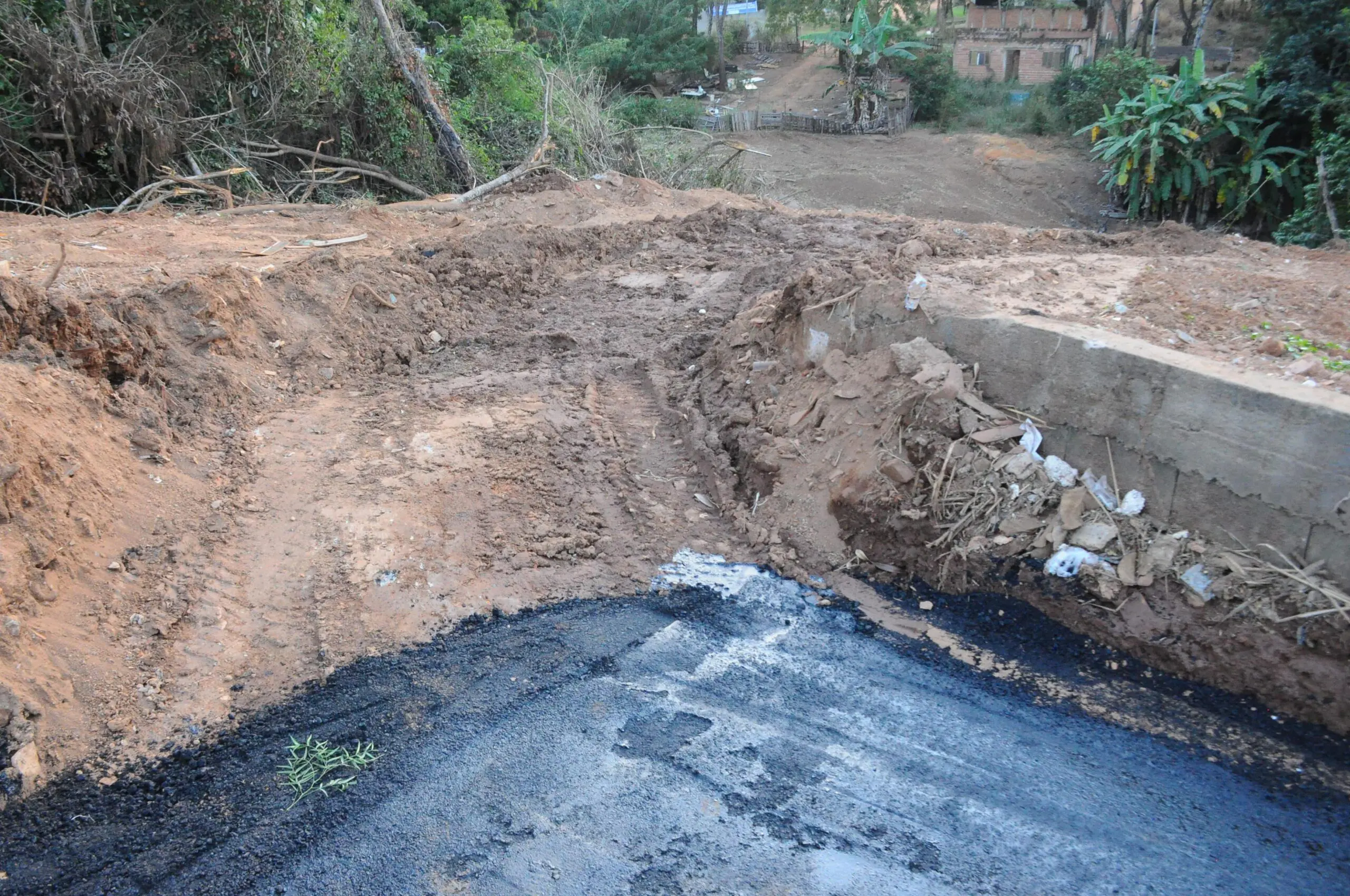 Fotos de uma estrada não pavimentada