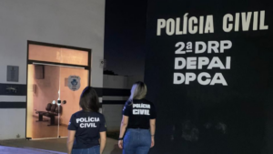 Foto de 2 agentes da Polícia Civil