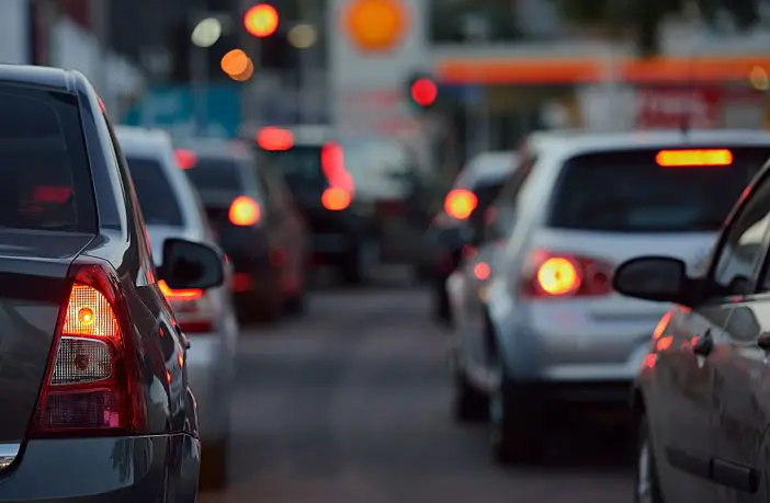 foto de carros parados no transito