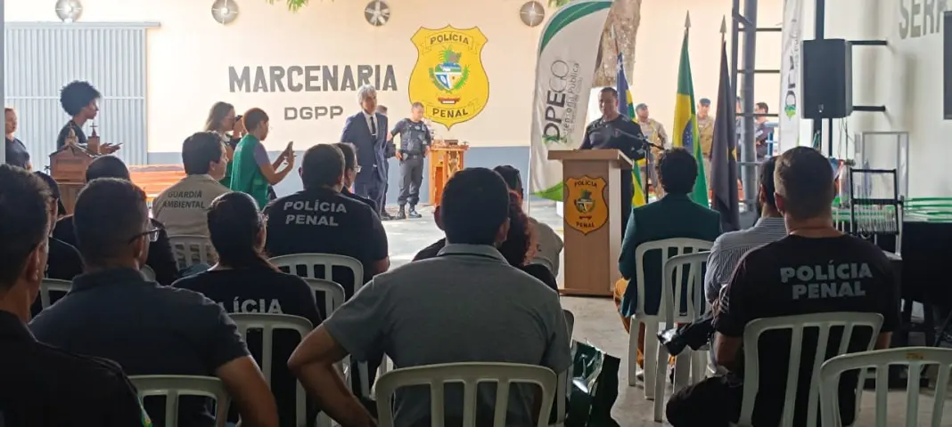 Foto da reunião da polícia penal e defensoria publica.