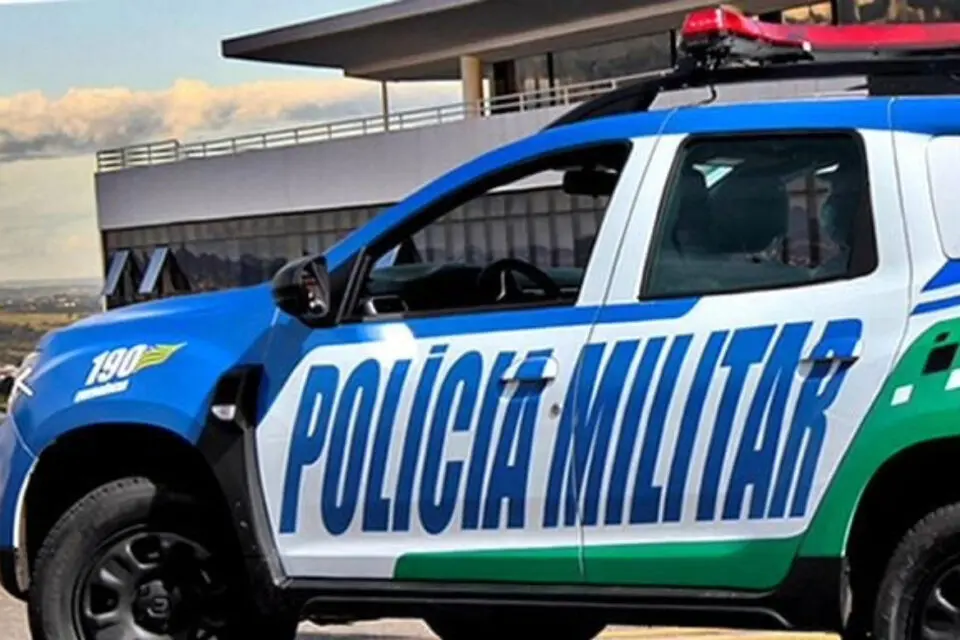 Foto de viatura da polícia militar.