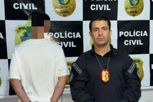 Foto do suspeito preso por portar medicamento de uso restrito.