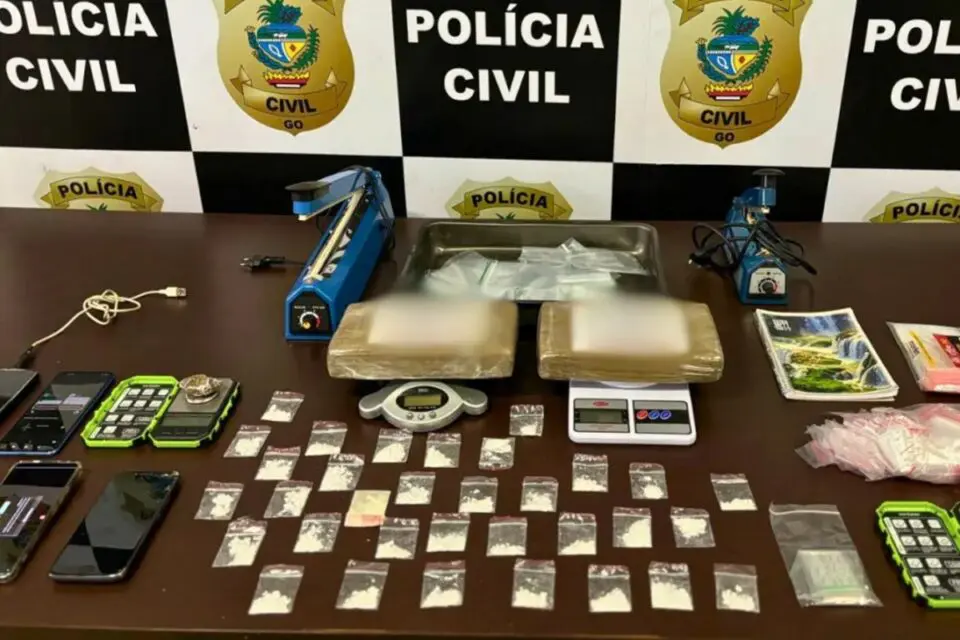 Foto dos produtos apreendidos durante operação da polícia militar.