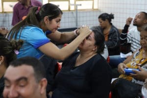 Foto de pessoas participando do mutirão no Expansul