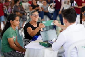 Foto de pessoas participando do projeto